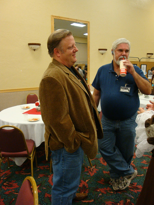 Weston Ochse, GoH, socializing after his speech